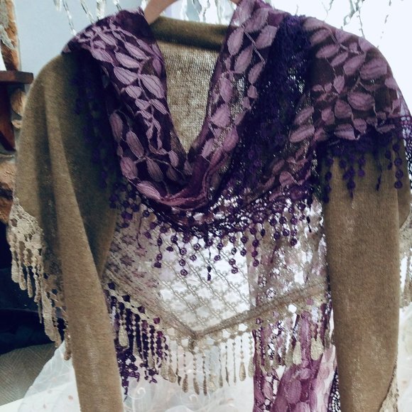 Victorian Styled Scarfs with Lace Detail - Picture 5 of 7